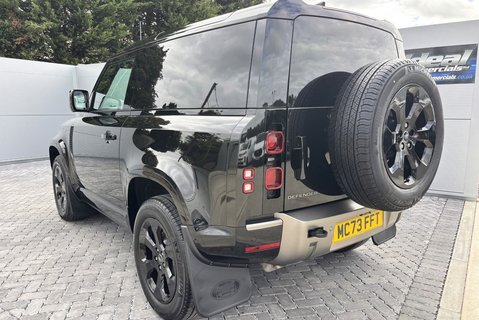 Land Rover Defender 90 D300 Hard Top X-Dynamic HSE 2