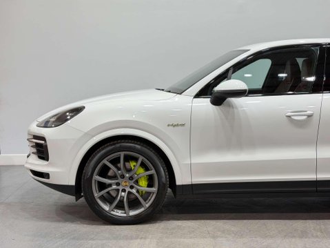 Porsche Cayenne 3.0 V6 E-Hybrid 14.1kWh SUV 5dr Petrol Plug-in Hybrid TiptronicS 4WD Euro 6 16