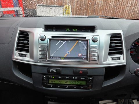 Toyota Hilux INVINCIBLE X 4X4 D-4D DCB AUTO 17