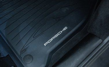 Porsche 911 Carrera 4S (992) 23