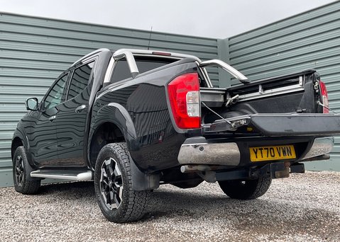 Nissan Navara DCI TEKNA SHR DCB 17