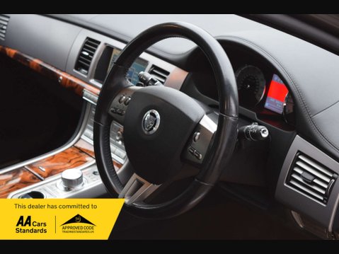Jaguar XF 3.0 XF Premium Luxury V6 Auto 4dr 39