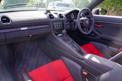 Porsche 718 Spyder RS 8