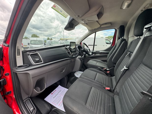 Ford Transit Custom SWB L1H1 [SOLD MM] Low Roof Limited 280 Air Con Nav Sensors EURO 6 12