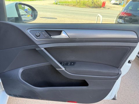 Volkswagen Golf 1.6 TDI BlueMotion Tech SE DSG Euro 5 (s/s) 5dr 27