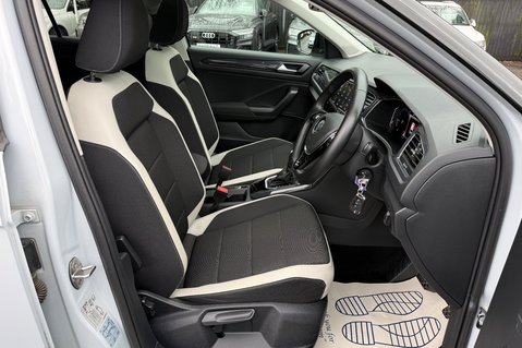 Volkswagen T-Roc SEL TSI EVO DSG -WHITE SILVER -PAN ROOF -CAMERA -WINTER PACK  17