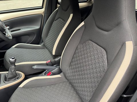 Toyota Aygo X VVT-I EDGE 37