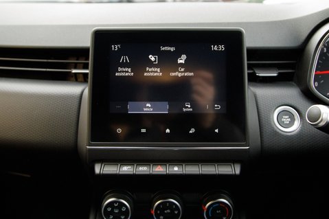 Renault Clio ICONIC TCE 30