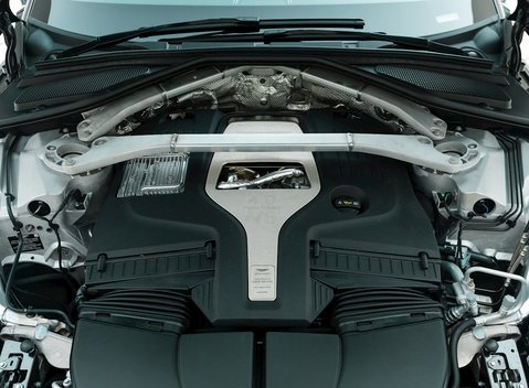 Aston Martin DBX 707 35