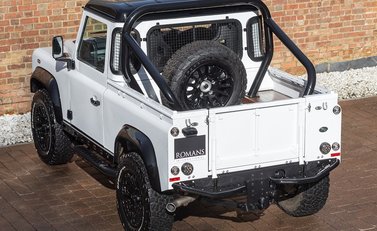 Land Rover Defender 90 Bowler Edition 9