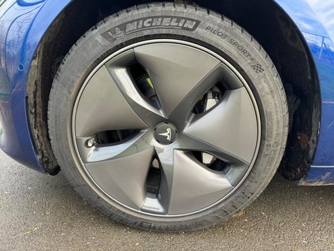 Tesla Model 3 (Dual Motor) Performance 16
