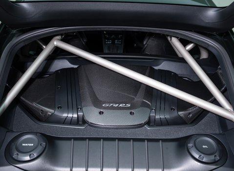 Porsche Cayman GT4 RS (718) 43