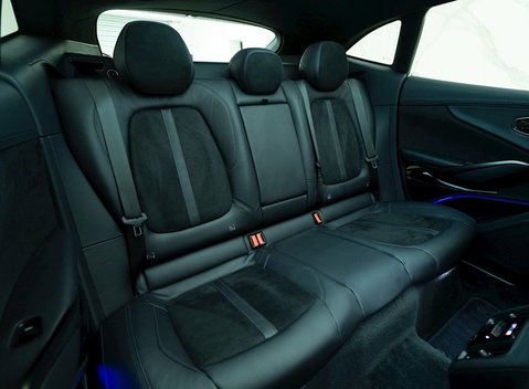 Aston Martin DBX 707 12