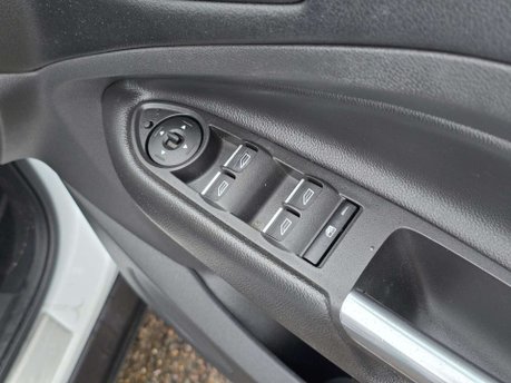 Ford Kuga 2.0 TDCi Titanium SUV 5dr Diesel Powershift AWD Euro 6 (s/s) (180 ps) 30