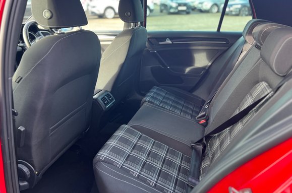 Volkswagen Golf 2.0 TDI BlueMotion Tech GTD 5 Door 33