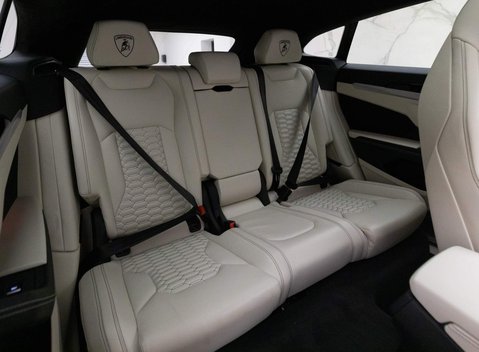 Lamborghini Urus V8 9