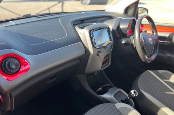 Toyota Aygo VVT-I X-TREND X-SHIFT 5 DOOR AUTO 25