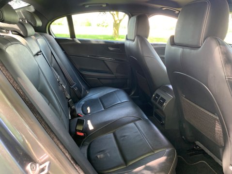 Jaguar XE 2.0 Diesel R-SPORT 24