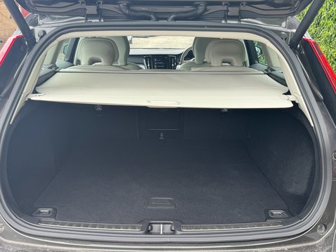Volvo V60 2.0 T5 Momentum Plus Estate 5dr Petrol Auto Euro 6 (s/s) (250 ps) 10
