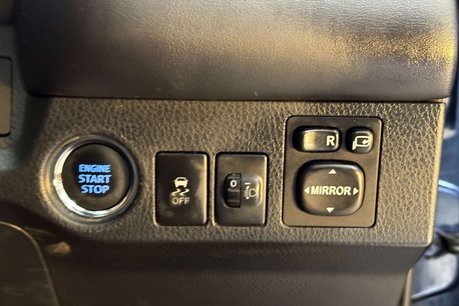 Toyota Rav4 2.2 D-4D Invincible SUV 5dr Diesel Manual 4WD Euro 5 (150 ps) 41