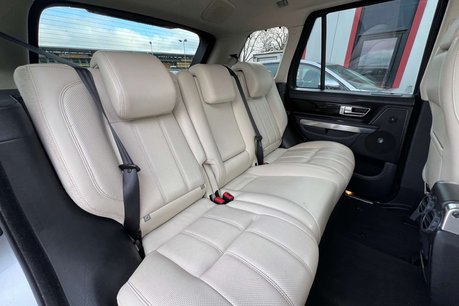 Land Rover Range Rover Sport 3.0 SD V6 HSE Black SUV 5dr Diesel Auto 4WD Euro 5 (255 bhp) 33