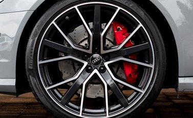 Audi RS6 Avant Performance 10