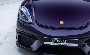 Porsche Cayman GT4 (718) 32