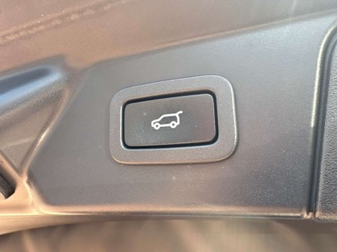 Land Rover Range Rover Velar 2.0 D180 R-Dynamic SE SUV 5dr Diesel Auto 4WD Euro 6 (s/s) (180 ps) 36
