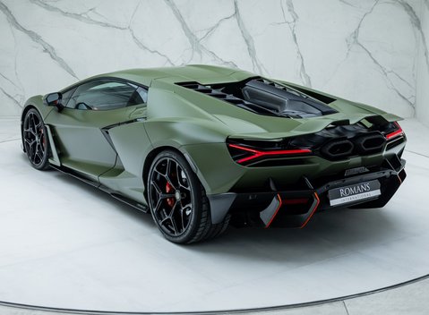 Lamborghini Revuelto 12
