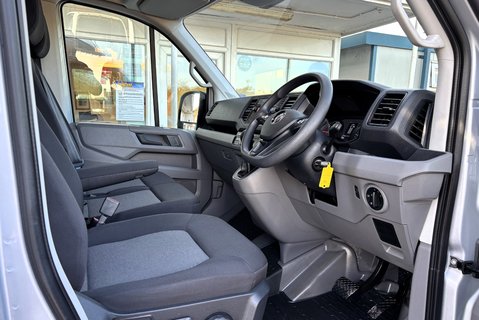 Volkswagen Crafter CR35 177 ps Tdi L2 H2 Trendline DSG Panel Van 17