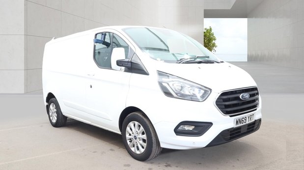 Ford Transit Custom SWB L1H1 Low Roof Limited 300 Air Con Alloys Sensors EURO 6 NO VAT 2