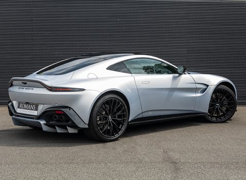 Aston Martin V8 Vantage 4