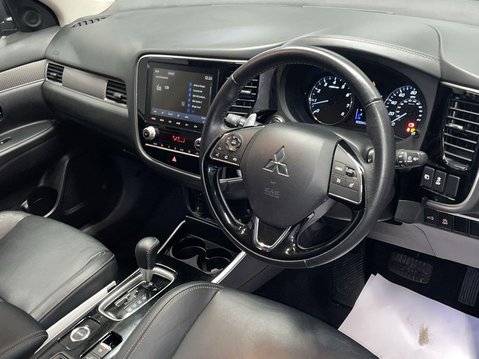 Mitsubishi Outlander 2.0 MIVEC Exceed SUV 5dr Petrol CVT 4WD Euro 6 (s/s) (150 ps) Parking Senso 16