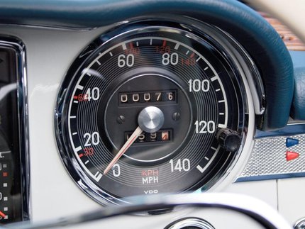 Mercedes-Benz W113 230SL 6