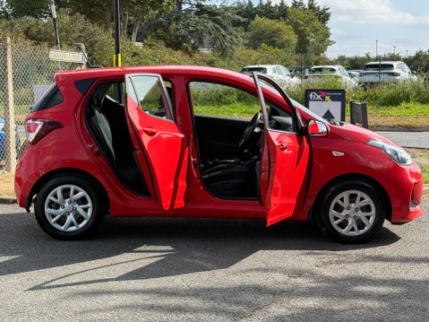Hyundai i10 SE *ONLY 8,365 MILES* 3