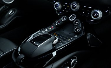Aston Martin Vantage V8 27
