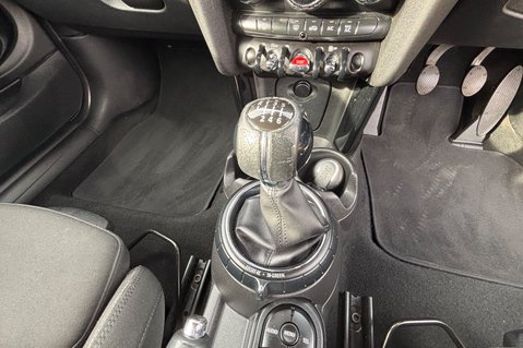 Mini Hatch COOPER 1.5 CHILLI LOOK! JUST 46000 MILES! SERVICE HISTORY! MINI CONNECTED 23