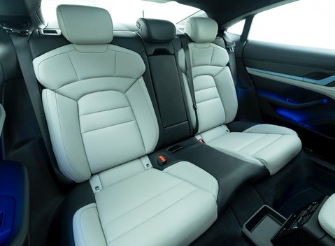 Porsche Taycan 4S 12