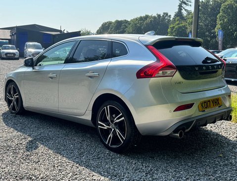 Volvo V40 2.0 V40 R-Design Pro D4 5dr 9