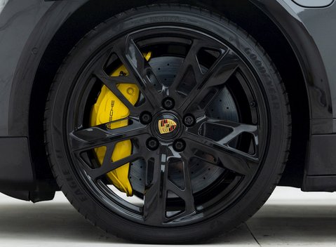 Porsche Taycan Turbo S Cross Turismo 8
