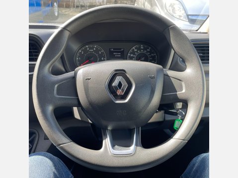 Renault Master 2.3 dCi 35 Business FWD LWB Medium Roof Euro 6 4dr 26