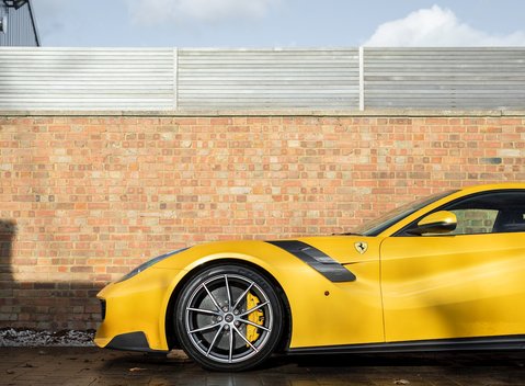 Ferrari F12 TDF 32