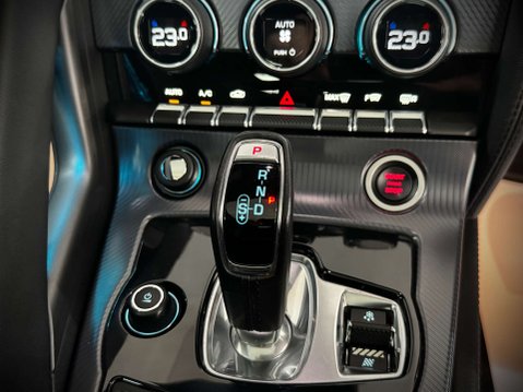 Jaguar F-Type 2.0 F-Type I4 R-Dynamic Auto 3dr 49