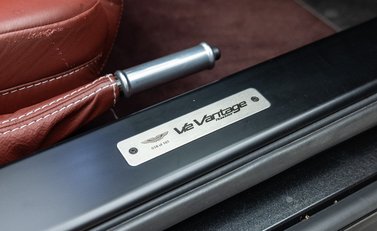 Aston Martin V12 Vantage ROADSTER 34