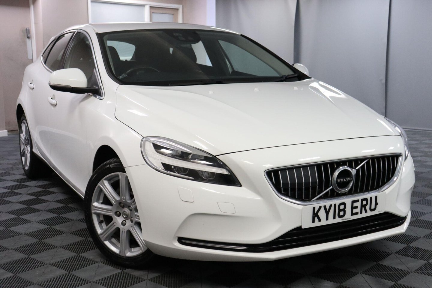 2018 Volvo V40 — image 15