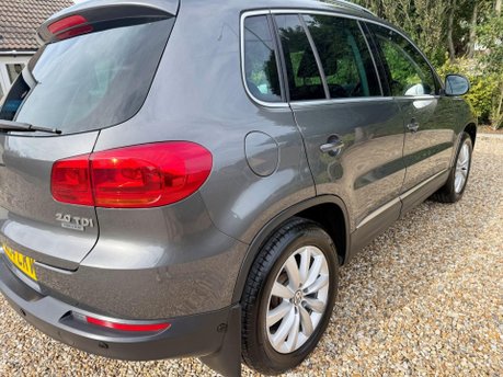 Volkswagen Tiguan 2.0 TDI BlueMotion Tech Match DSG 4WD Euro 5 (s/s) 5dr 8