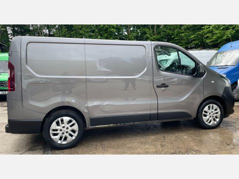 Renault Trafic 1.6 dCi ENERGY 27 Sport Nav Panel Van 5dr Diesel Manual SWB Standard Roof E 8