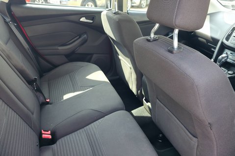 Ford Focus TITANIUM…1 FORMER KEEPER,11 SERVICES,SAT NAV,CLIMATE CONTROL 14