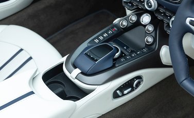 Aston Martin V8 Vantage Roadster 19