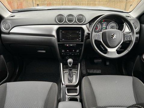 Suzuki Vitara SZ-T MHEV 10